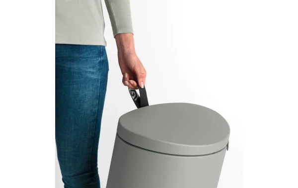 solde en ligne Coupon 🛒 Brabantia Poubelle à Pédale Silent FlatBack 30 Litres, Gris Béton Minéral – Poubelle à Pédale 💯 3